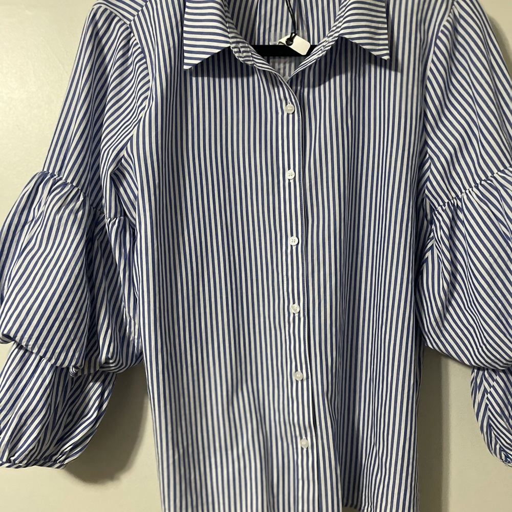 Ro & De Stripped sleeve Button down blouse NWT 🎈 - Picture 4 of 10